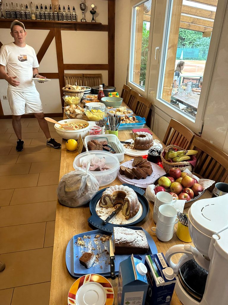 Reichhaltiges Büffet von den Eltern zur Verfügung gestellt